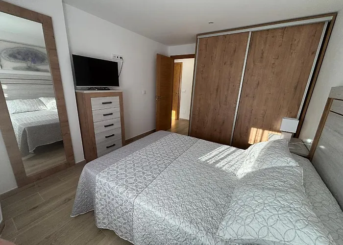 Piso En A 20metros De La Playa De Coroso By Cristian&tamara 